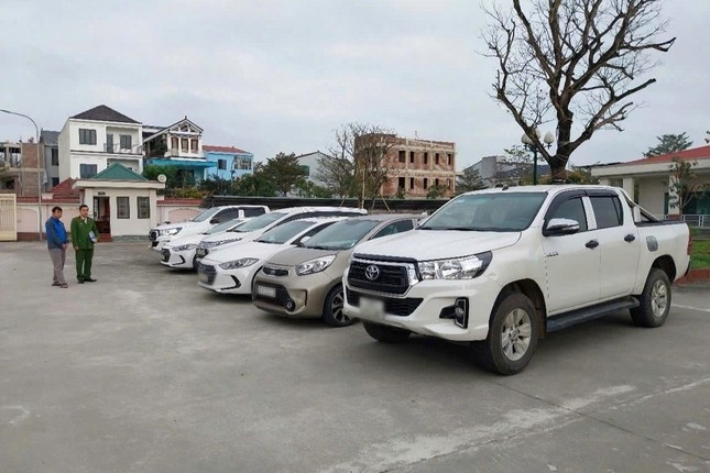 Thue 6 oto,  Dem cam co anh 2