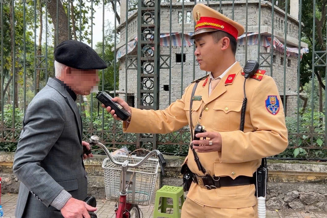 Cu ong nong do con anh 1