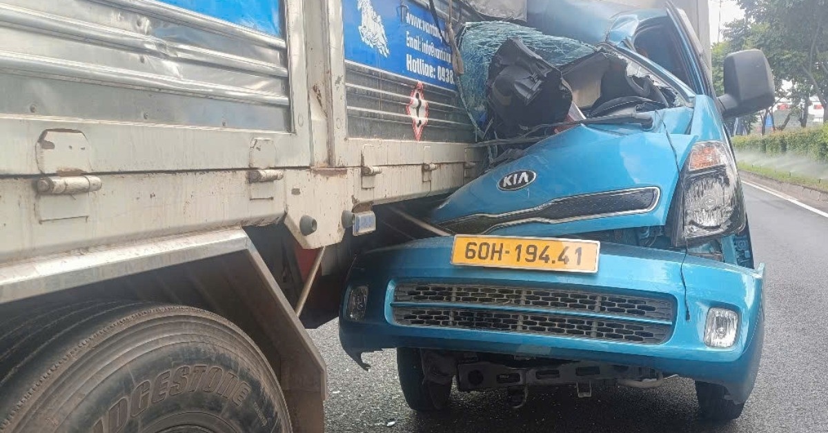 Tai nan lien hoan o Thu Duc, tai xe ket cung trong cabin bien dang hinh anh