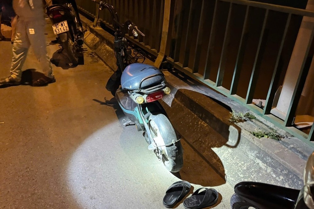 Tim thay hai thi the mat tich tren song Lam hinh anh