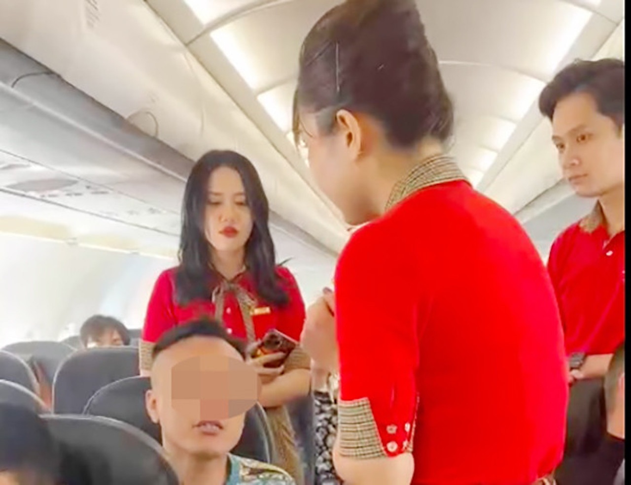 Tu doi cho may bay anh 1