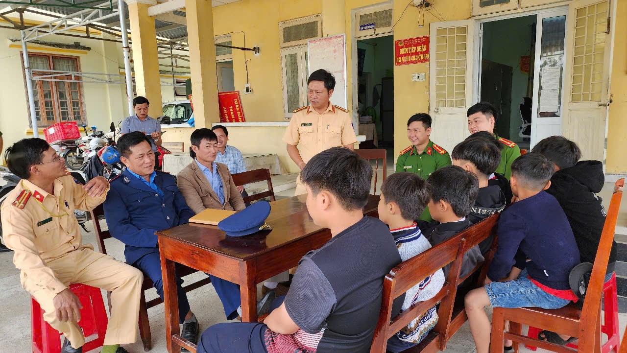 Hoc sinh nem da SE1 anh 1