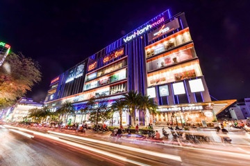 Thieu nien tu vong nghi roi tu tang cao Van Hanh Mall o TP.HCM hinh anh