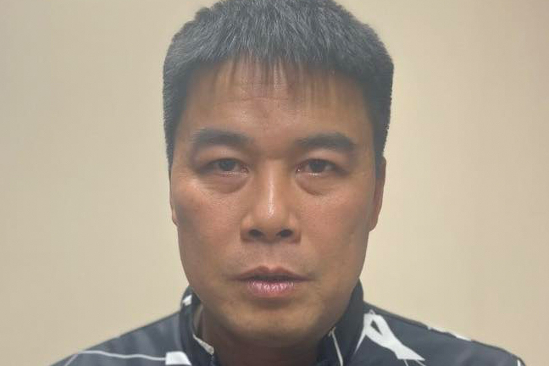 Tap doan Phuc Son,  Hau Phao anh 1