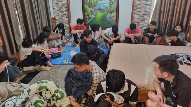 Khoi to 22 nguoi trong vu rua tien xuyen quoc gia hinh anh