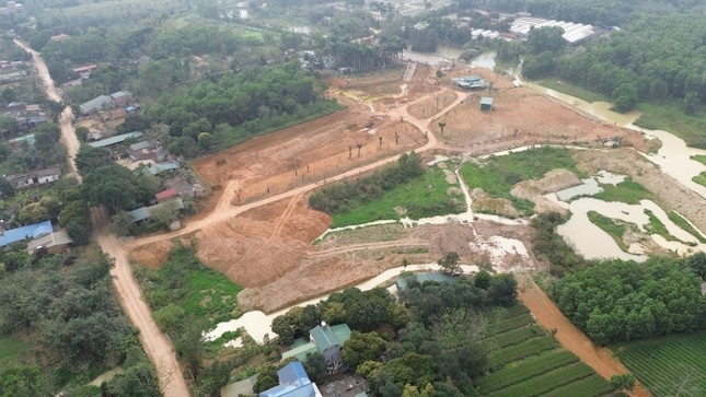 Cong an lam viec voi nguoi doa 'xu' nguoi nha can bo xa o Ha Noi hinh anh