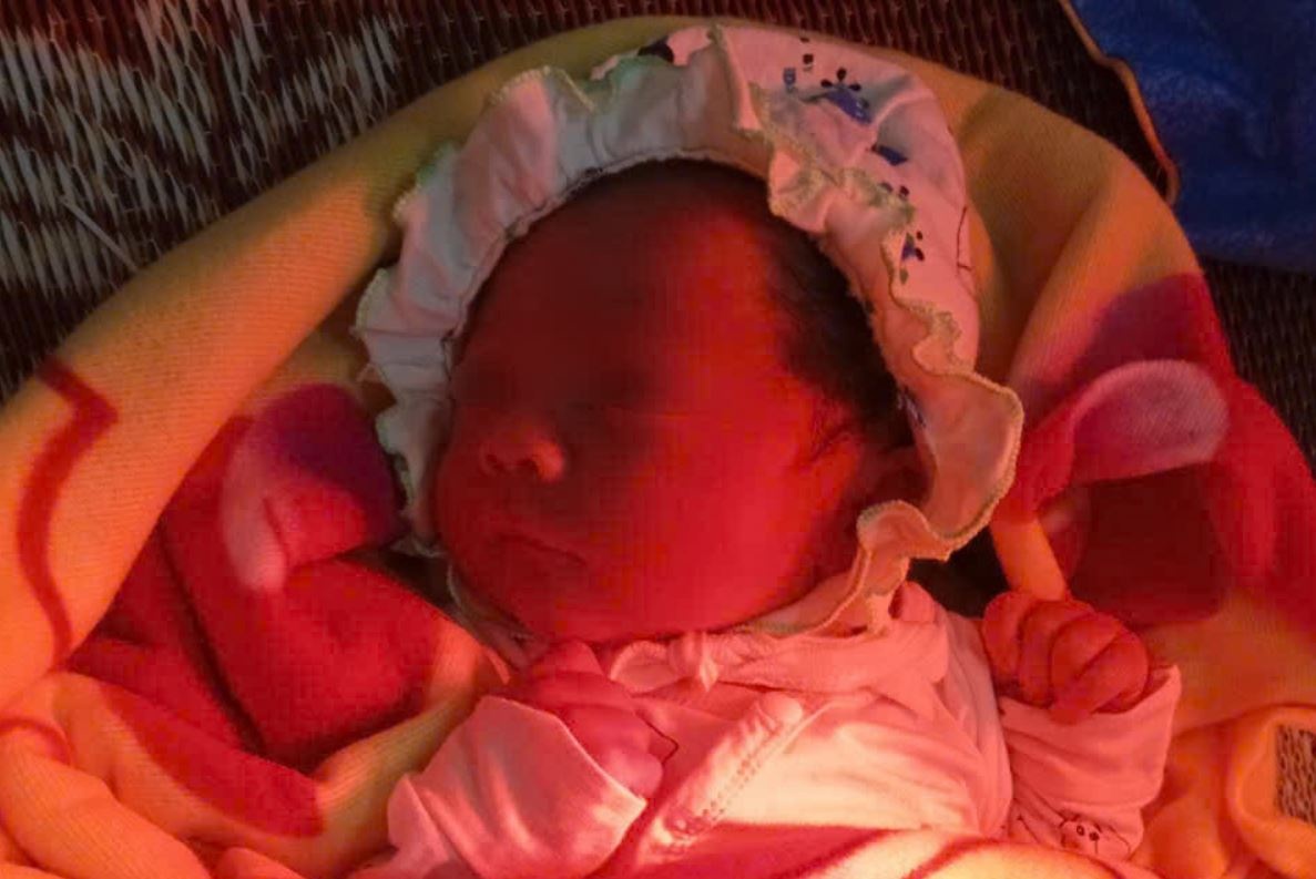 Be trai vua chao doi bi bo roi, chinh quyen xa mong nguoi me nghi lai hinh anh