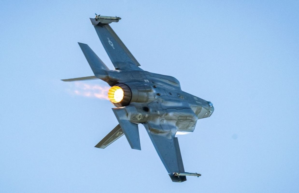 Vi the thong tri cua khong quan My bi de doa hinh anh