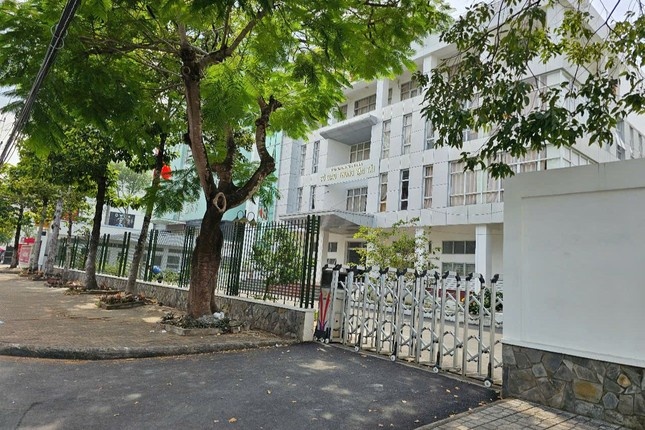 Cựu trưởng phòng,  Nhận hối lộ,  Hơn 2, 7 tỷ,  Công ty Sơn Phụng ảnh 1 Cuu truong phong,  Nhan hoi lo,  Hon 2, 7 ty,  Cong ty Son Phung anh 1