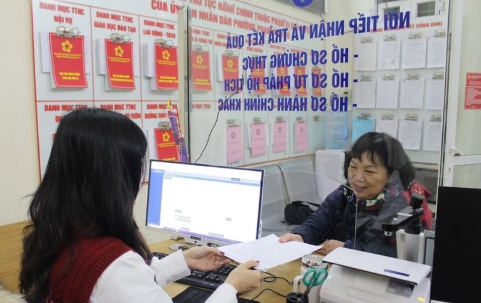 85% nhiem vu, quyen han chinh quyen cap huyen se chuyen xuong co so? hinh anh