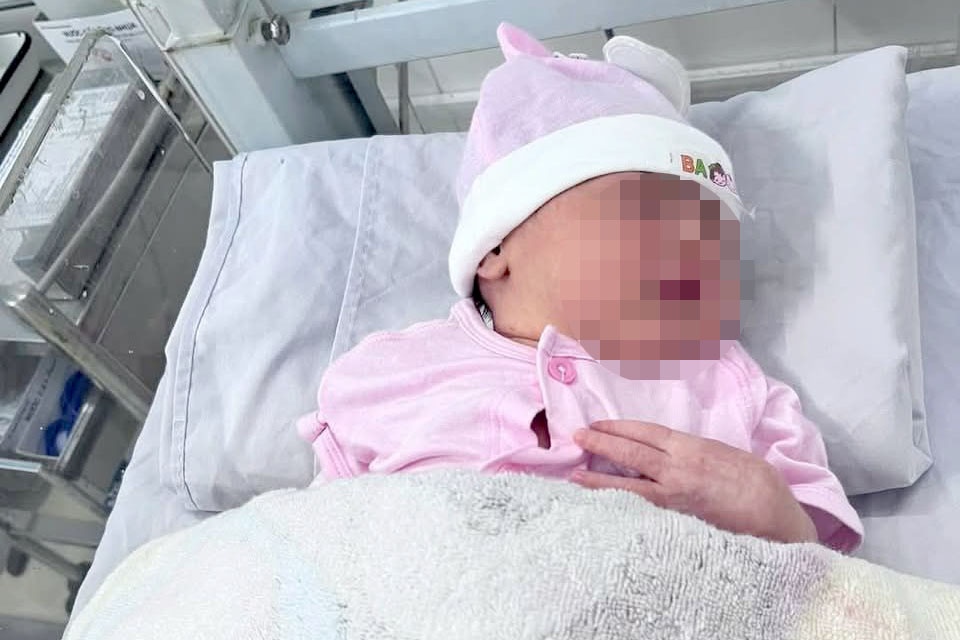 Tim nhan than hai tre so sinh bi bo roi o TP.HCM hinh anh