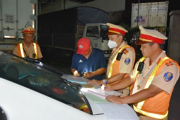 Can bo quan ly thi truong 'dinh' nong do con, bi phat 80 trieu dong hinh anh