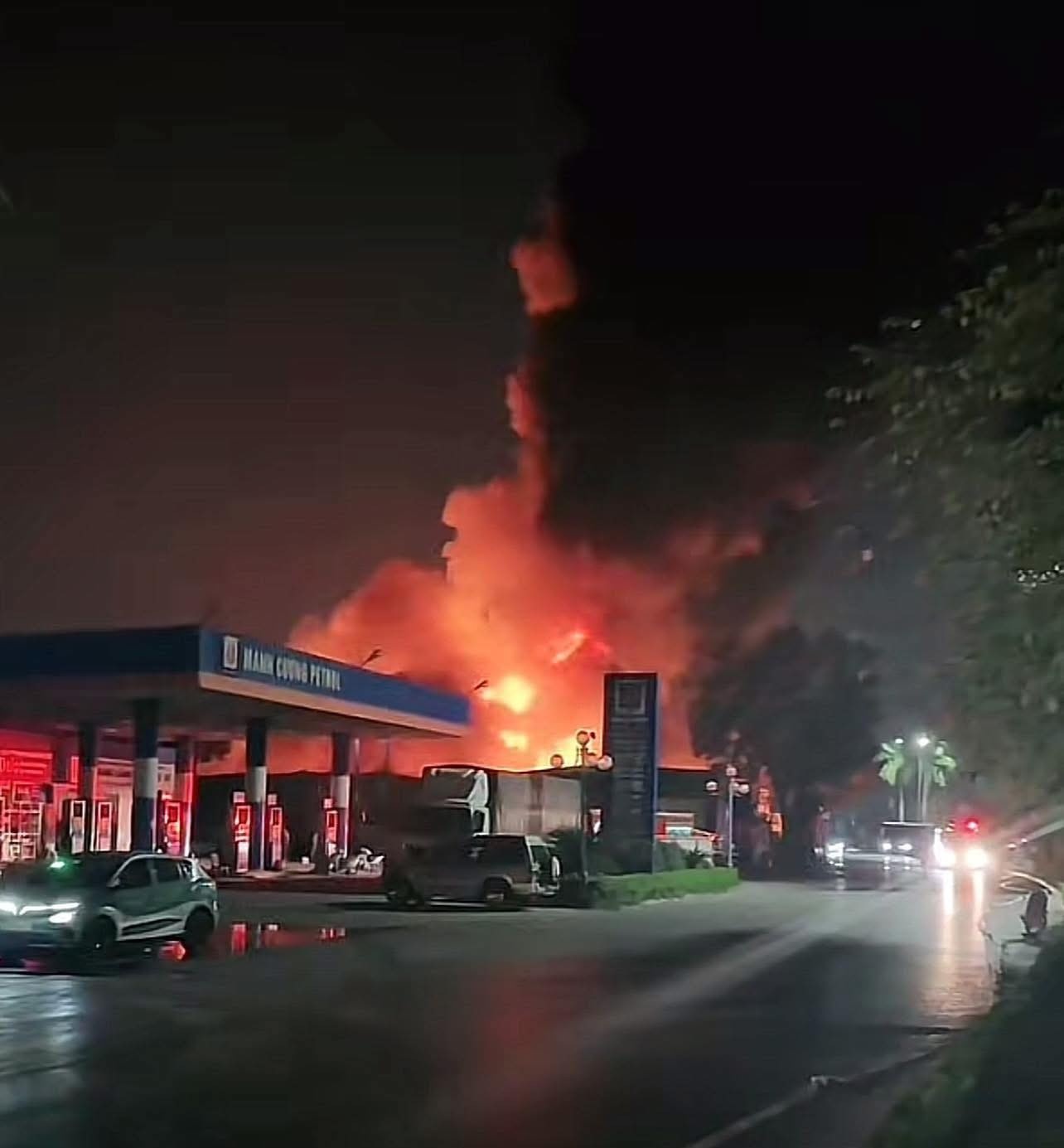 Chay cay xang Ha Noi anh 2