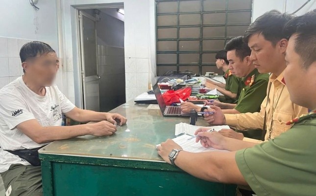 Dieu khien vali,  Chay tren duong pho anh 2