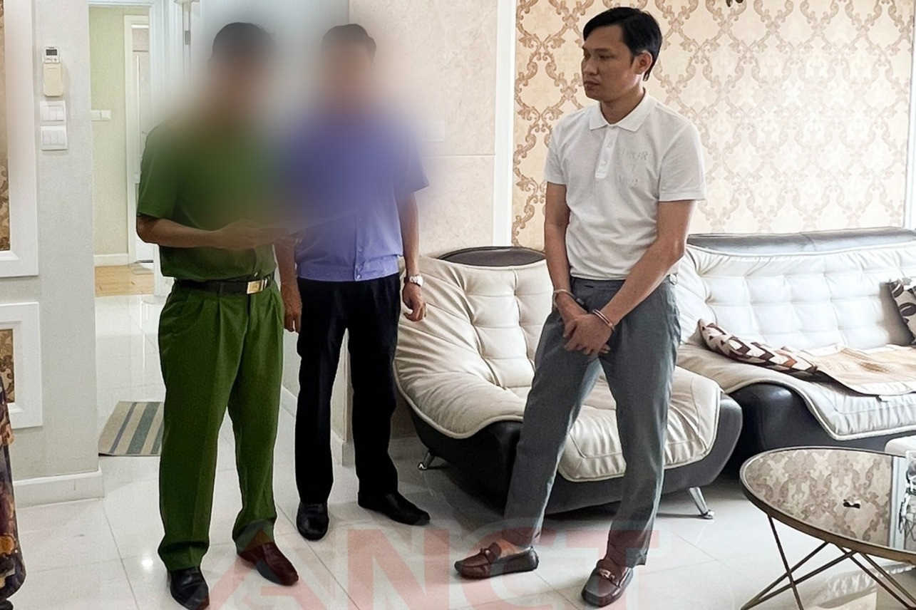 Giam doc lua ban xe Rolls-Royce Phantom VIII cho 'dai gia' Can Tho hinh anh