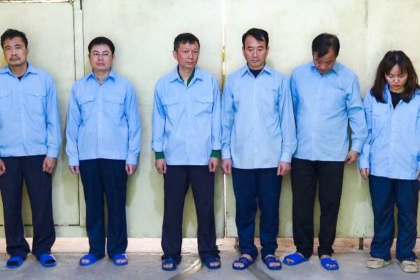 Day chuyen 'ngam' cua nhom can bo nhan hoi lo o Ha Noi hinh anh