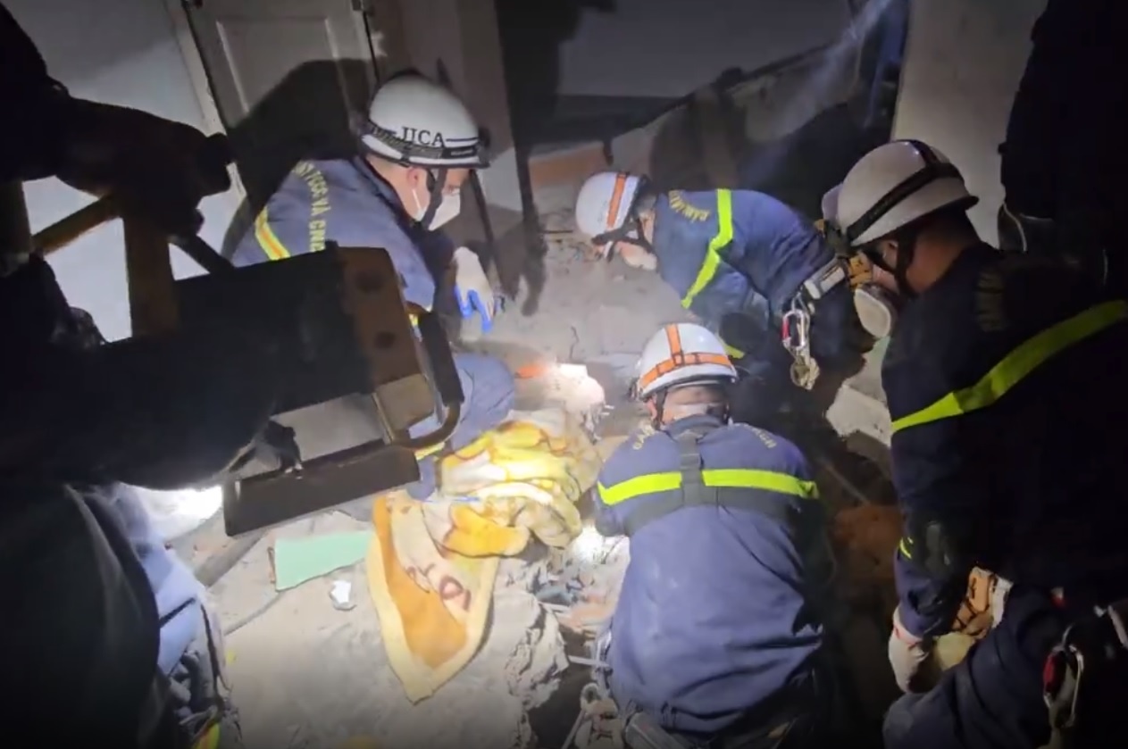 Doan cuu ho Viet Nam tim thay thi the be trai 10 tuoi o Myanmar hinh anh