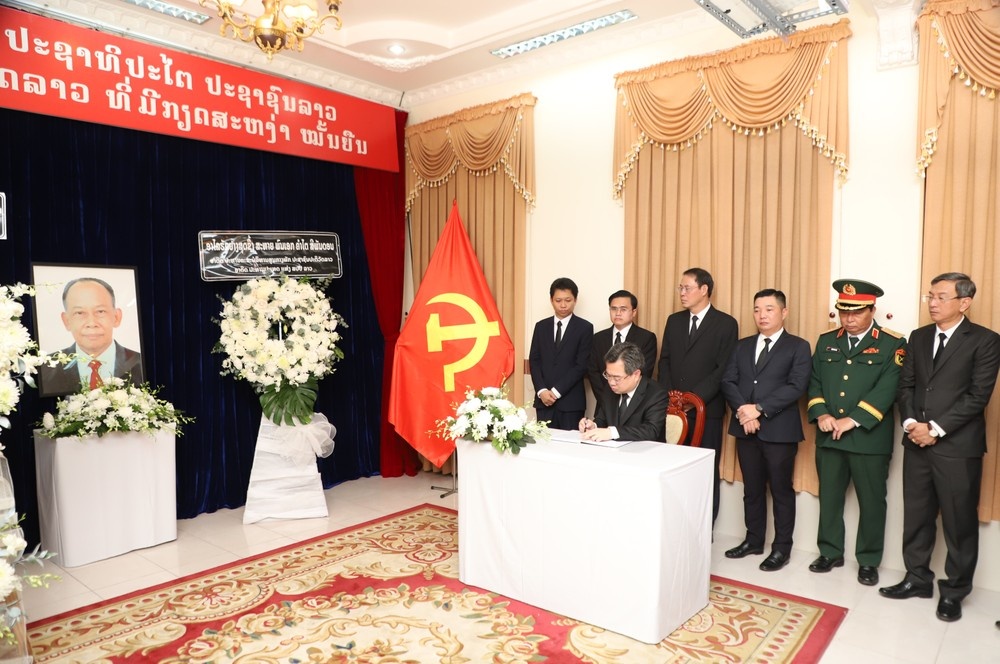 TP.HCM vieng Khamtay Siphandone anh 2