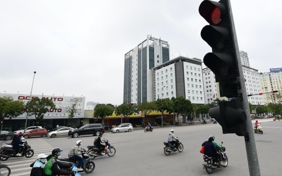 Xu ly dut diem tinh trang bien bao giao thong lam kho nguoi di duong hinh anh