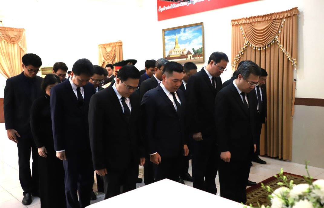 Lanh dao TP.HCM vieng dong chi Dai tuong Khamtay Siphandone hinh anh