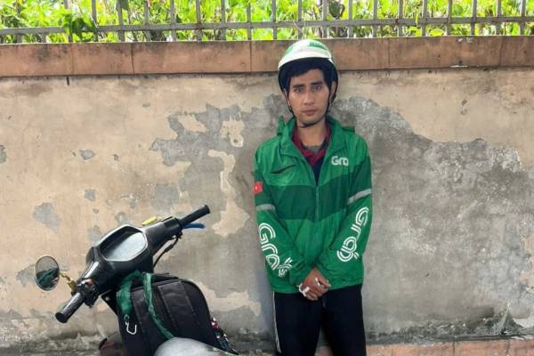 Khoac ao xe om cong nghe thuc hien 7 vu trom o Binh Duong hinh anh