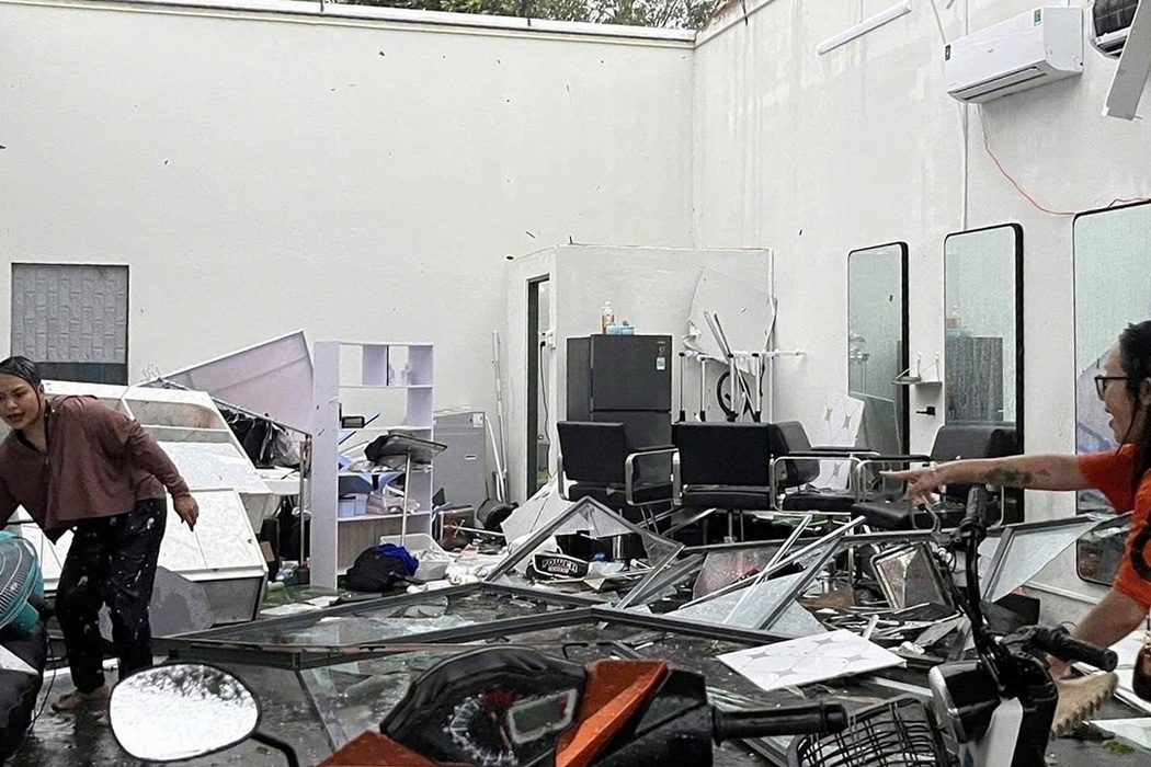 Nha cua tan hoang sau mua dong o Binh Duong, nu sinh 16 tuoi tu vong hinh anh