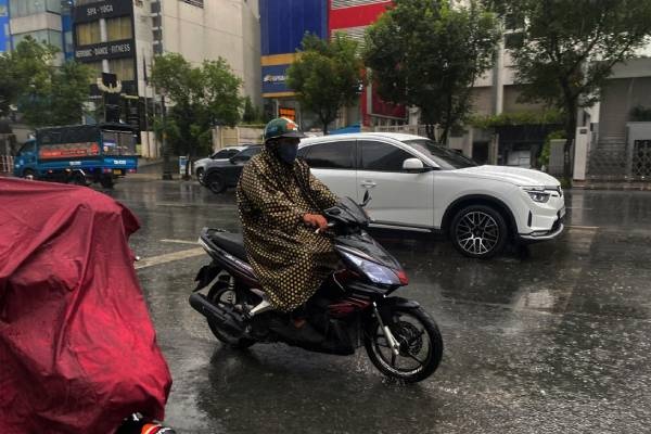 TP.HCM mua lon trai mua sau chuoi ngay nang nong hinh anh