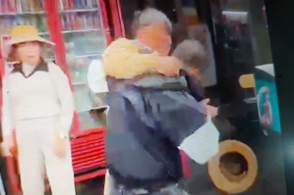 Danh nhau tren deo Hai Van, ho 'chu tich co day het, khoi lo' hinh anh