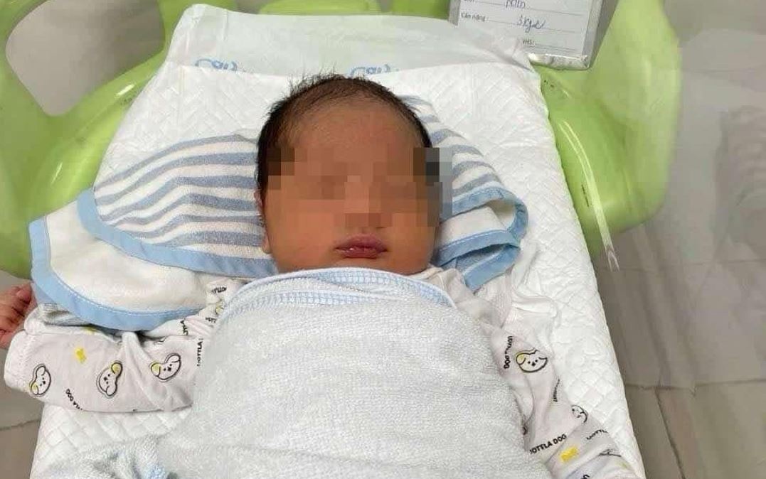 Be trai chao doi nua ngay, me dot ngot roi di mat lien lac hinh anh