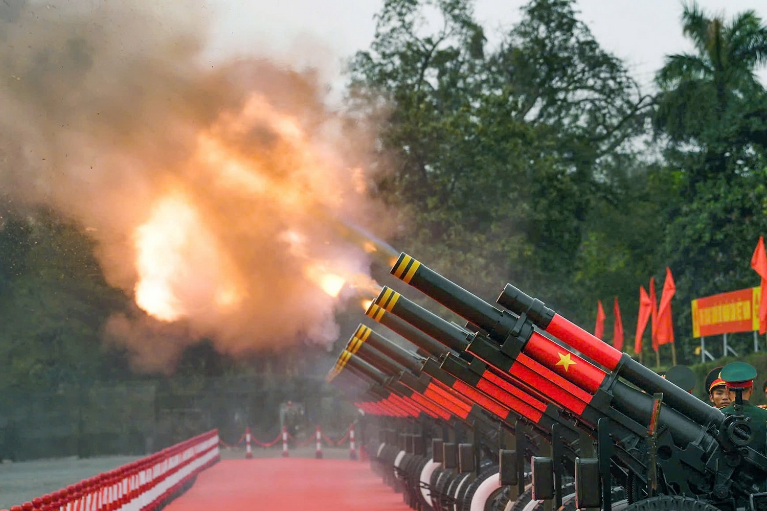 21 phat dai bac chao mung Tong Bi thu, Chu tich Trung Quoc hinh anh