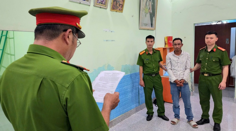 Dung rua de doa,  Cuop dien thoai anh 1