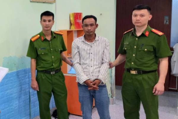 Bat nong doi tuong dung rua de doa, cuop dien thoai cua nguoi phu nu hinh anh