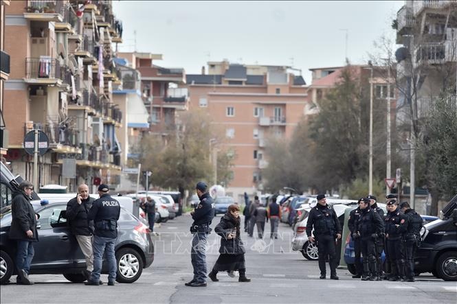 Hai vo chong nguoi Trung Quoc bi ban chet o Rome hinh anh