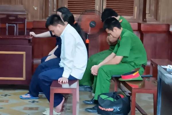 Hai ba noi tro giup suc tong giam doc lua dao hon 100 ty dong hinh anh