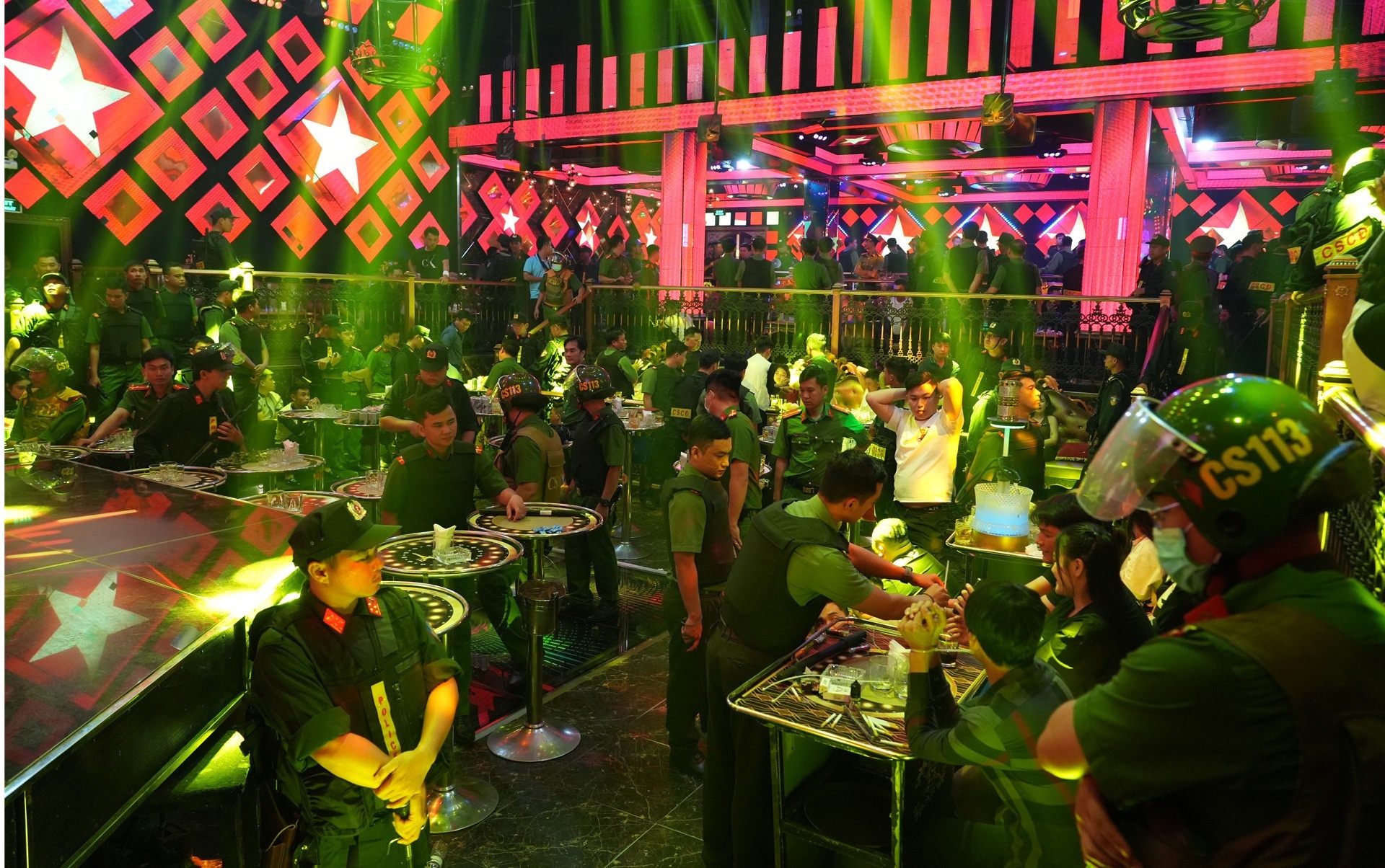 Paris Night Club,  Bar Paris Night Club,  Quan Paris Night Club,  Chu Paris Night Club anh 1