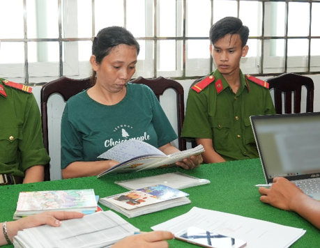 Chu hui,  Chiem doat,  Hon mot ty dong anh 1