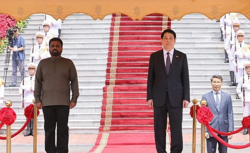 Chu tich nuoc chu tri le don chinh thuc Tong thong Sri Lanka hinh anh