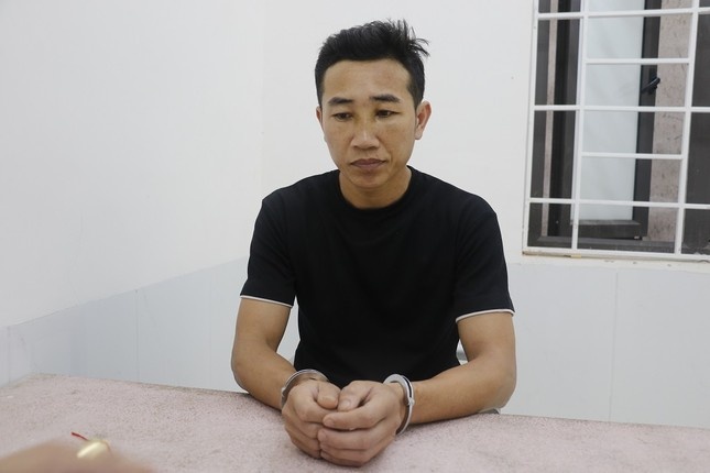 Nam phu huynh danh,  Ep co giao,  Dung duoi troi mua anh 1