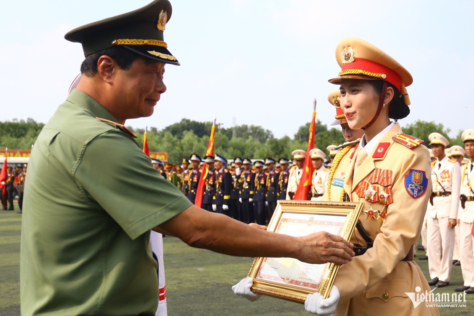khen thuong anh 1