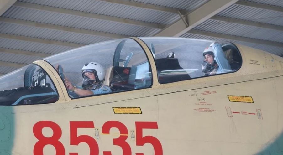 Cac phi cong ve don vi sau khi hoan thanh nhiem vu tai le dieu binh hinh anh