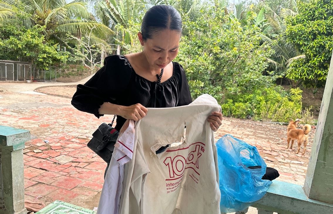 Vu nu sinh o Vinh Long: Nguoi me noi ve buoi lam viec moi voi CQDT hinh anh