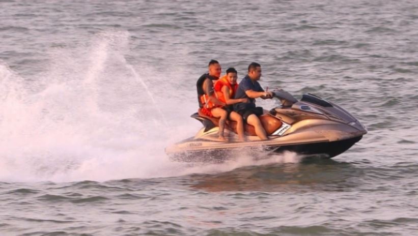 Dung hoat dong moto nuoc o bien Cua Lo hinh anh