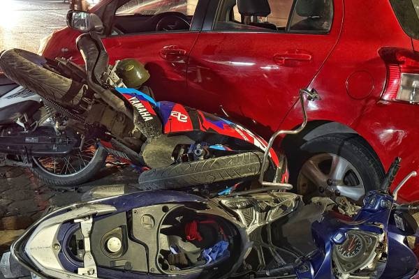 Hien truong ngon ngang vu oto tong lien hoan 6 xe may o Ha Noi hinh anh