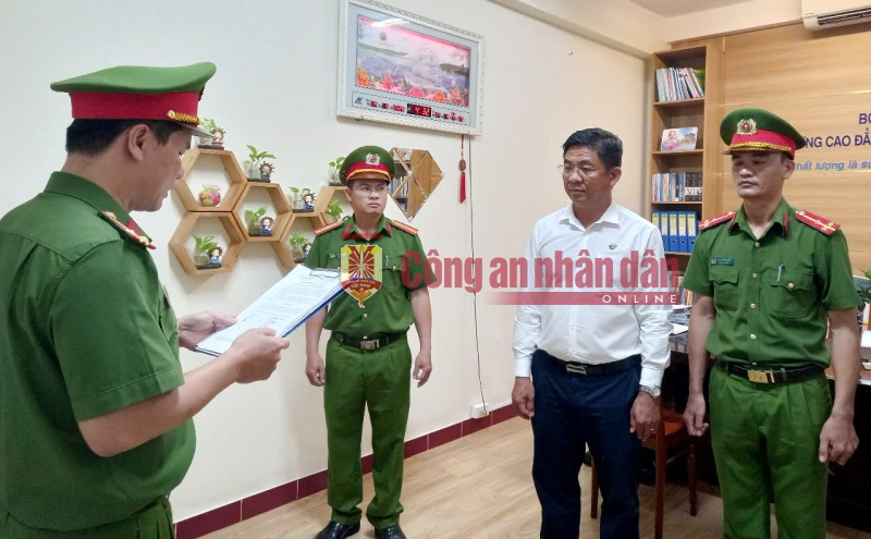 Cong thuong mien Trung anh 1