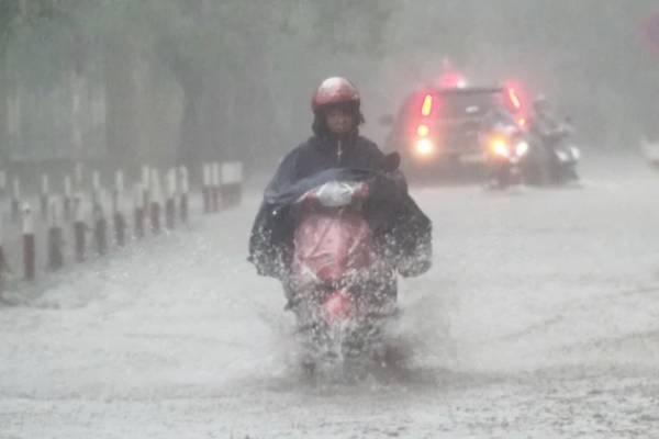 Thoi tiet ngay 22/6: Khu vuc Bac Bo co noi mua rat to hinh anh