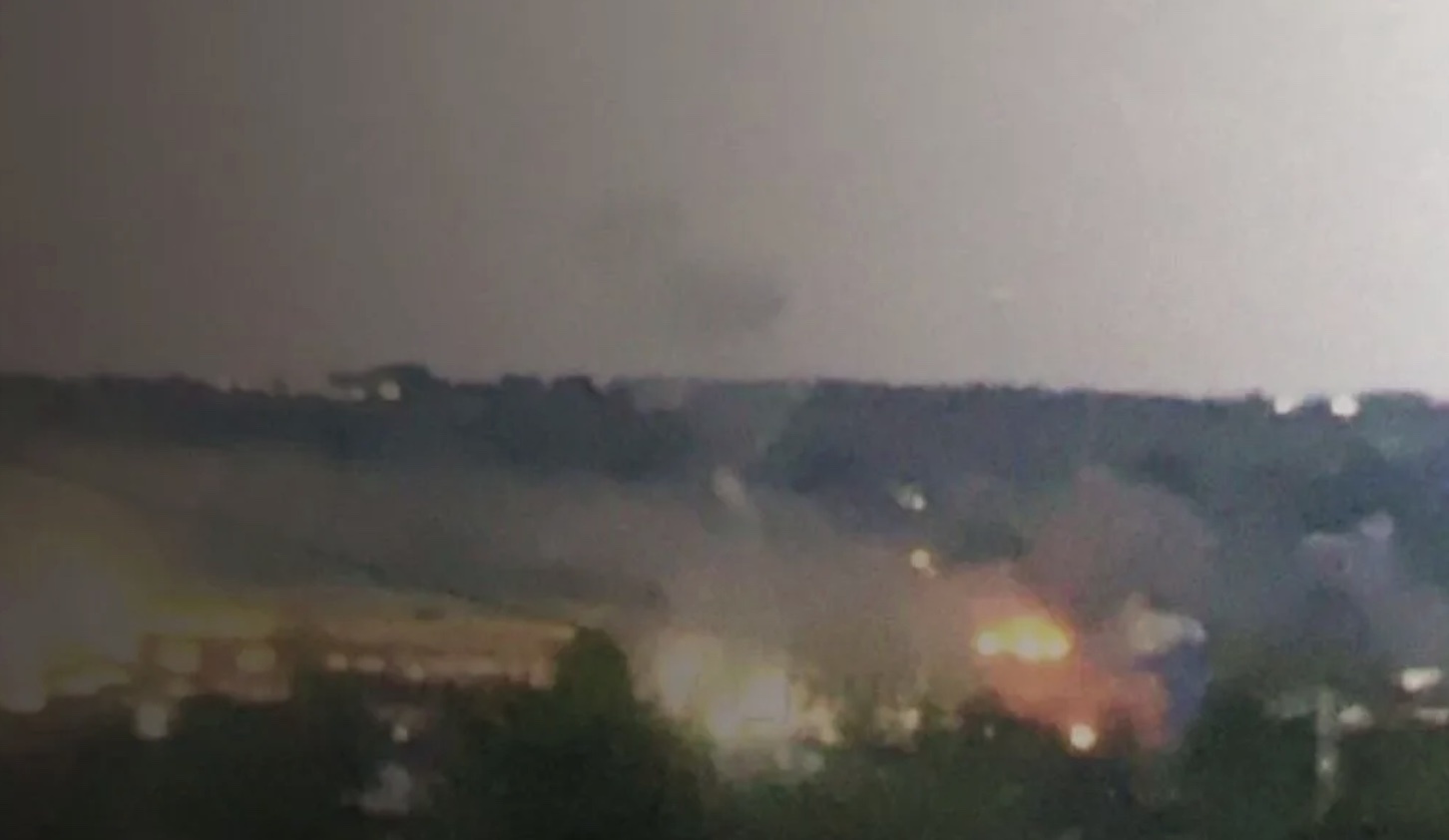 UAV Ukraine tan cong nha may san xuat linh kien may bay, ten lua Nga hinh anh