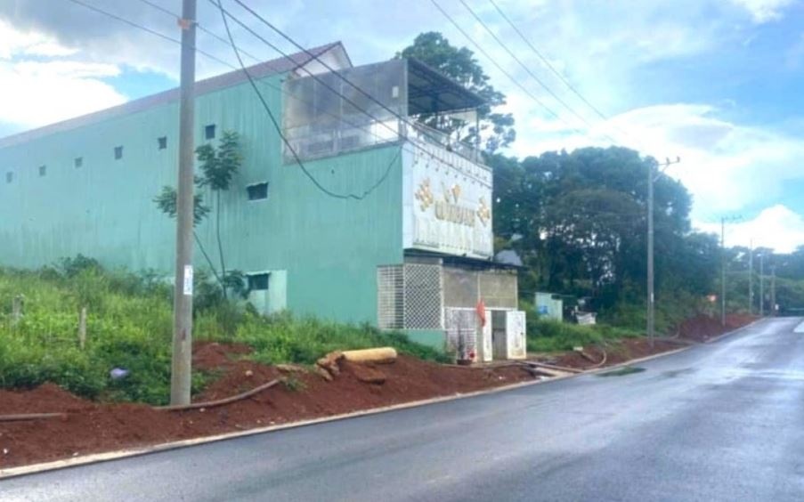 Truy tim nghi pham dam guc hai thanh nien truoc cong quan karaoke hinh anh