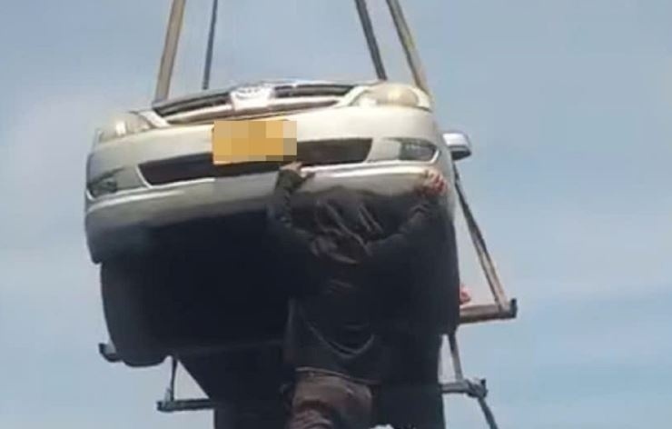 Chi tien trieu thue tau cho oto vuot bien vao dat lien de dang kiem hinh anh