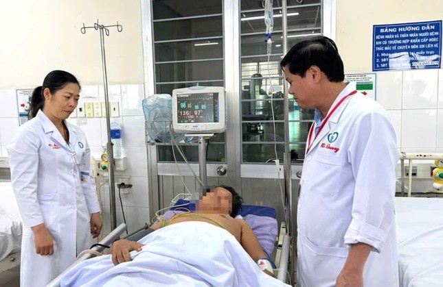 Mang sung ban ban nhau nhap vien hinh anh