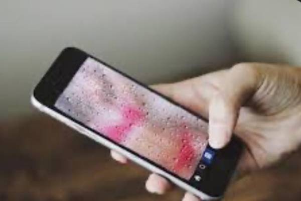 Len mang livestream khoe than, co gai tre bi de doa tong tien hinh anh